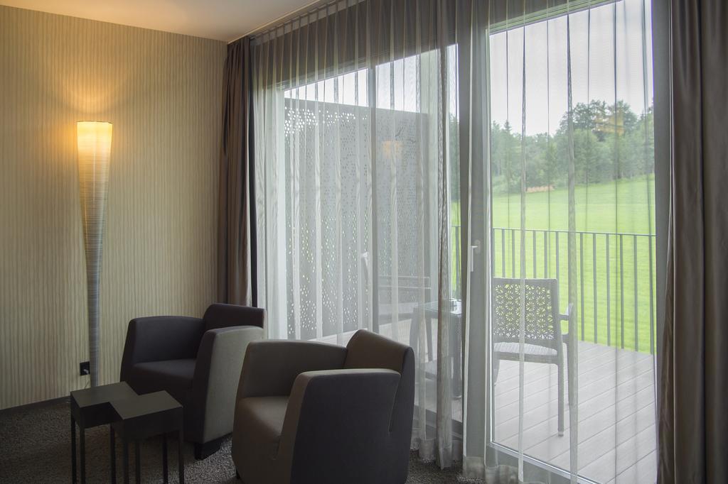 Small Luxury Hotel Wellnesshotel Golfpanorama Lipperswil Exterior photo
